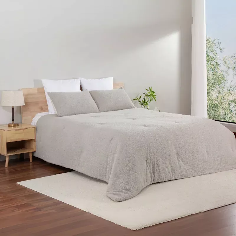 3-Piece Light Grey Cozy Knit Comforter Set, Full/Queen